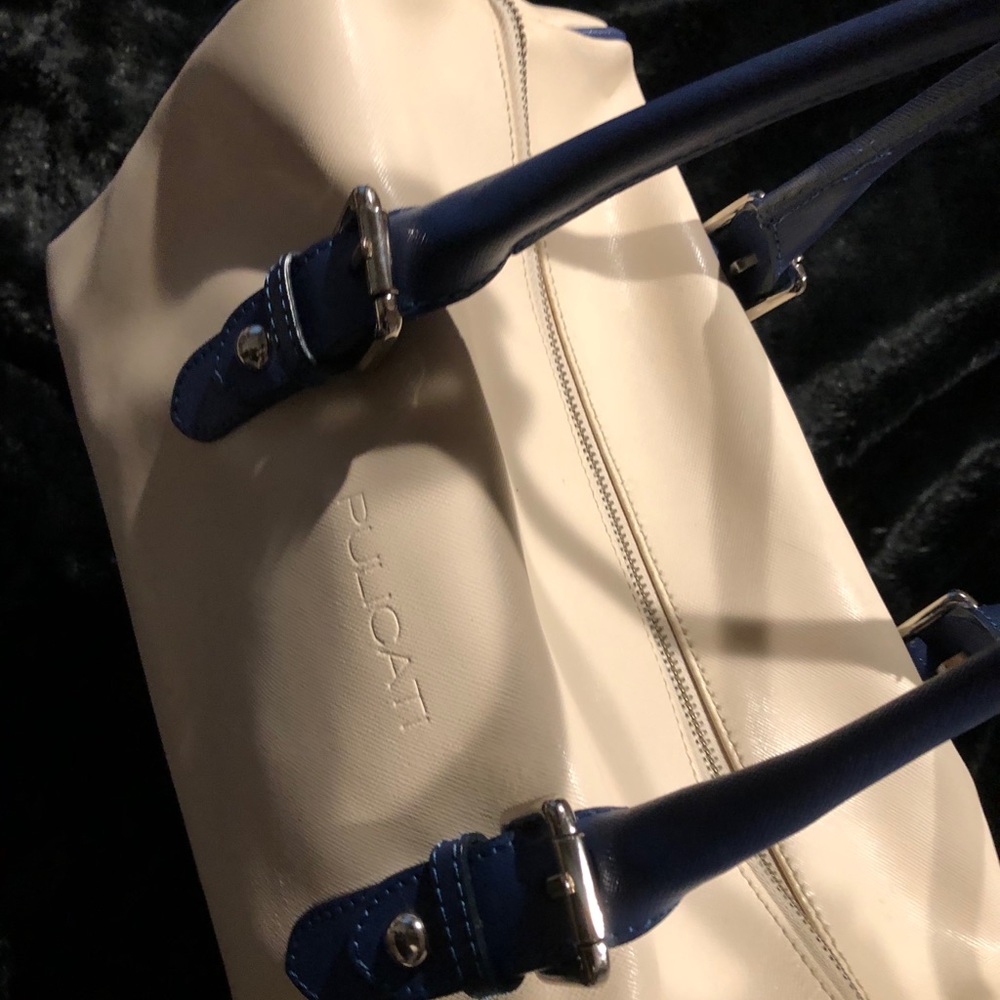 Satchel - Picture 7 of 7